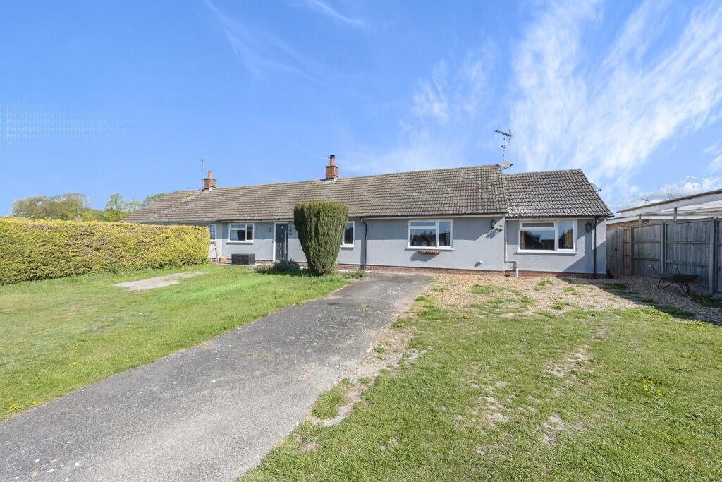 3 bedroom semidetached bungalow for sale in Addison Close, Feltwell
