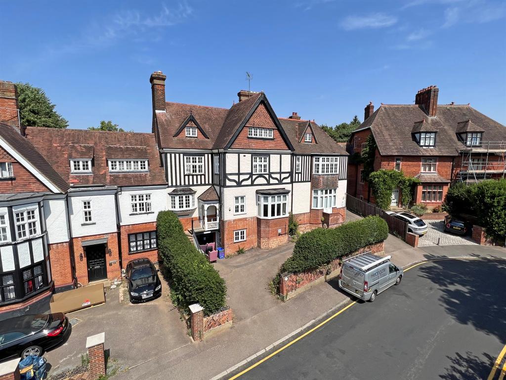 23 bedroom semidetached house for sale in St. Catherines Road, BROXBOURNE, EN10