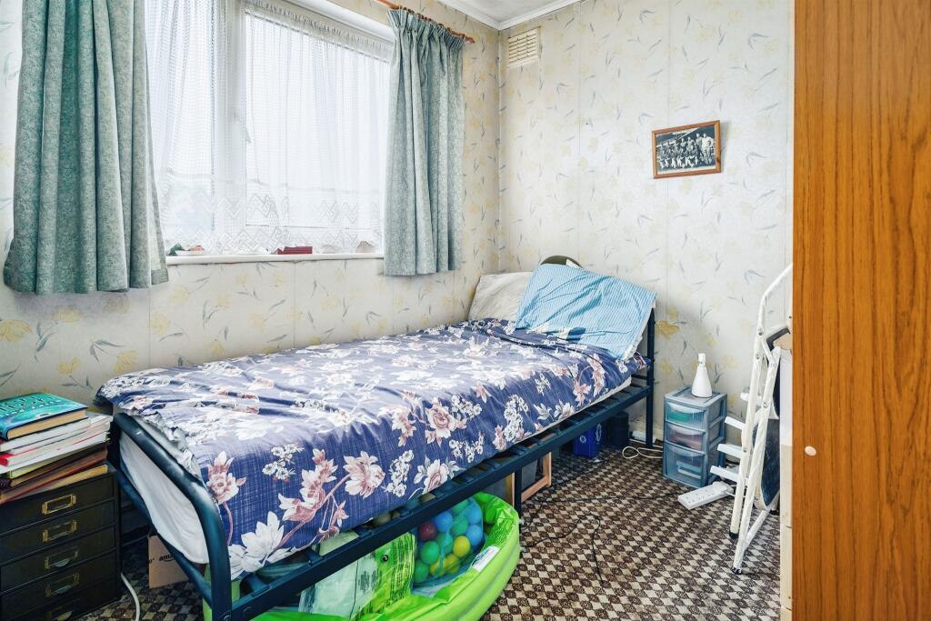 3 bedroom semidetached house for sale in Bell Lane, Broxbourne, EN10