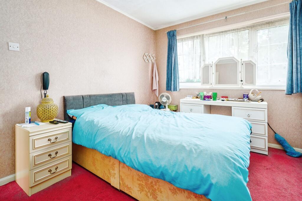 3 bedroom semidetached house for sale in Bell Lane, Broxbourne, EN10