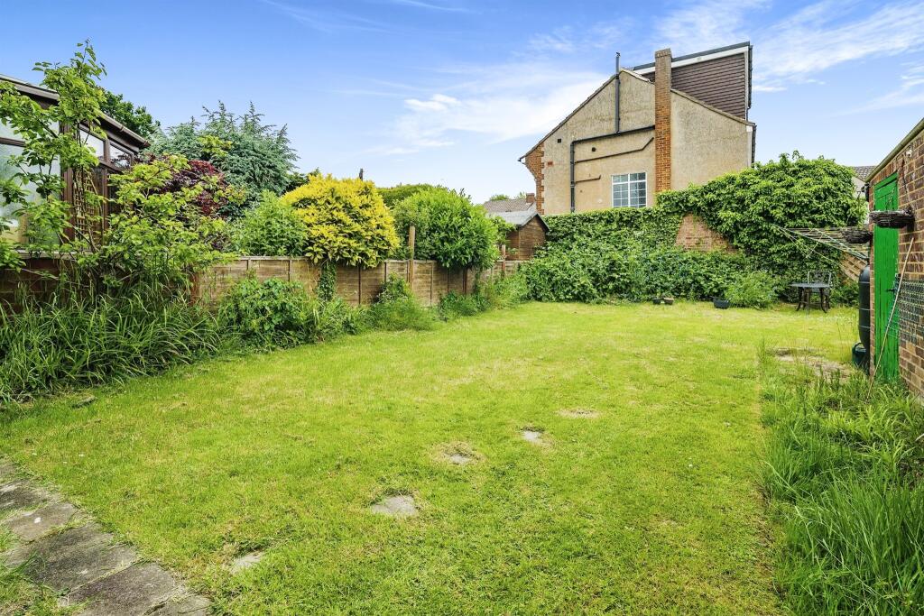 3 bedroom semidetached house for sale in Bell Lane, Broxbourne, EN10