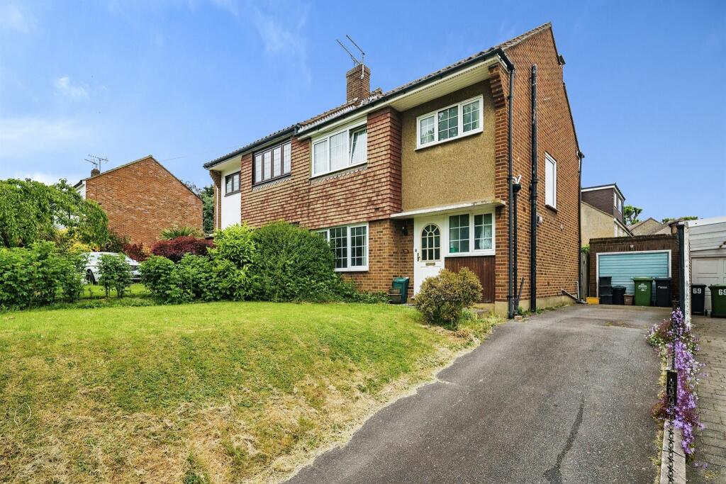 3 bedroom semidetached house for sale in Bell Lane, Broxbourne, EN10
