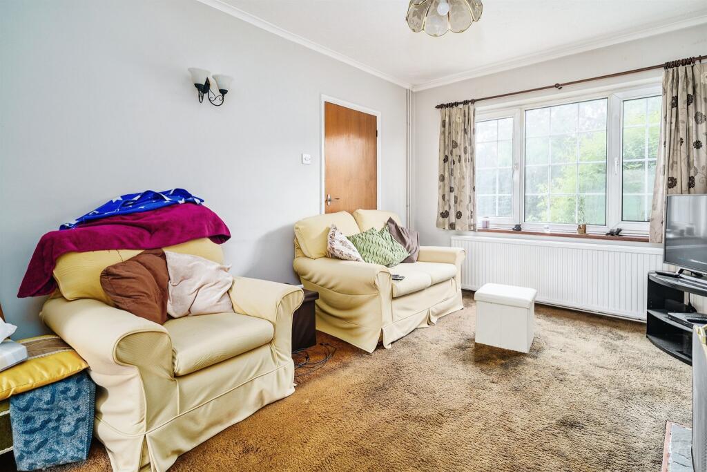 3 bedroom semidetached house for sale in Bell Lane, Broxbourne, EN10