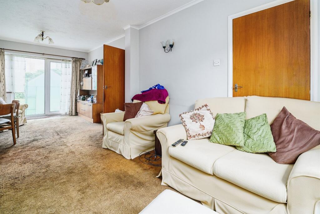 3 bedroom semidetached house for sale in Bell Lane, Broxbourne, EN10