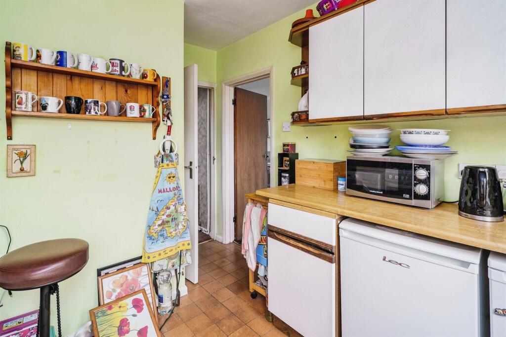 3 bedroom semidetached house for sale in Bell Lane, Broxbourne, EN10