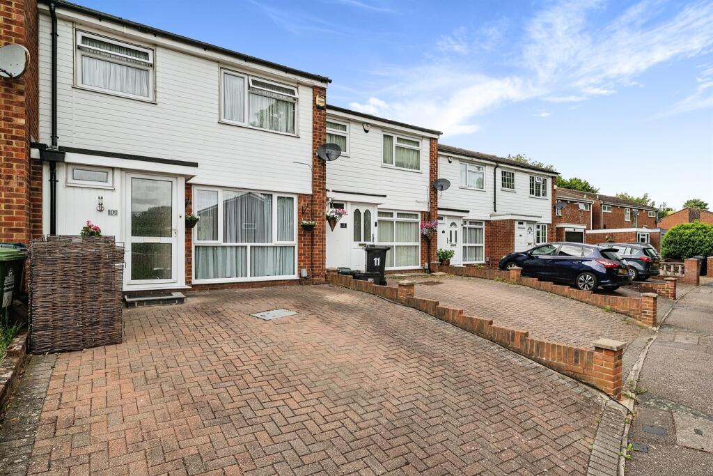 3 bedroom terraced house for sale in The Springs, Broxbourne, EN10