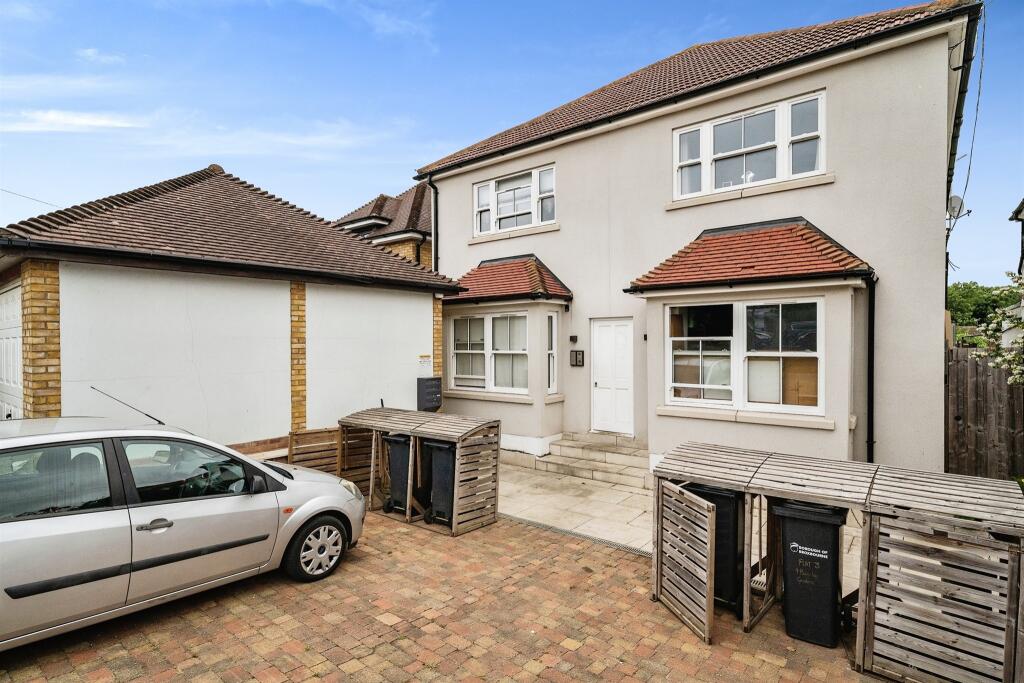 1 bedroom apartment for sale in Beverley Gardens, Cheshunt, Waltham