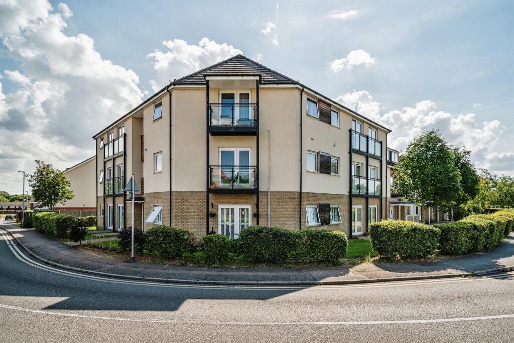 2 bedroom apartment for sale in The Cedars, Broxbourne, EN10