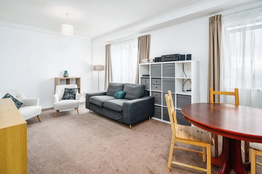 2 bedroom apartment for sale in High Road, Broxbourne, EN10