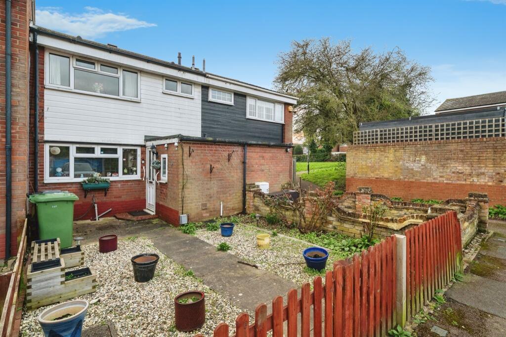 3 bedroom terraced house for sale in Rowan Drive, Broxbourne, EN10