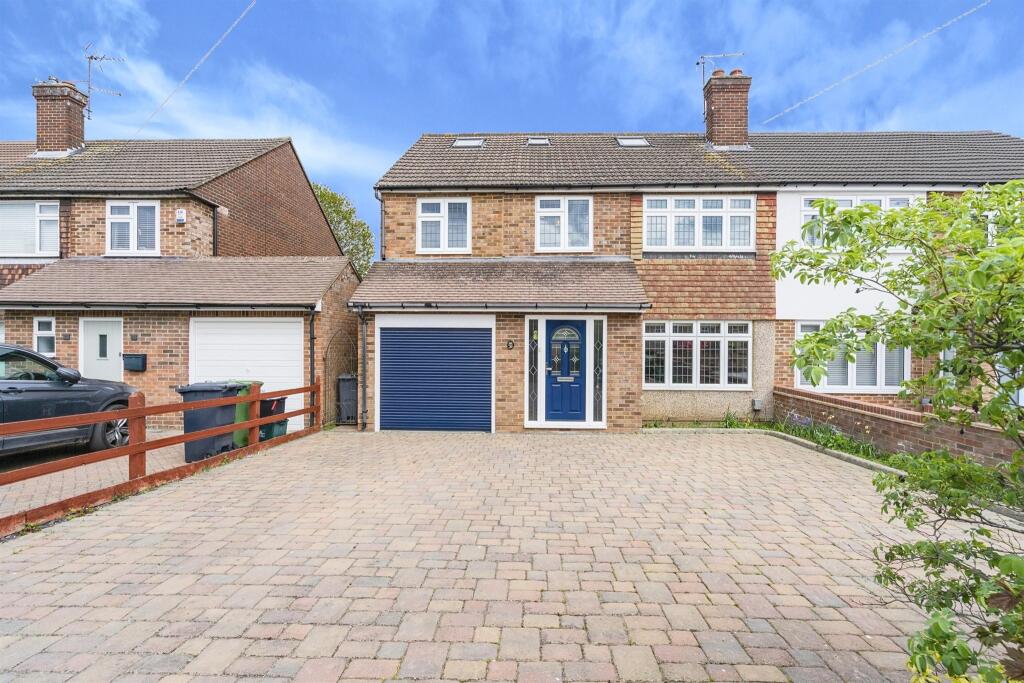 5 bedroom semidetached house for sale in Briarley Close, Broxbourne, EN10