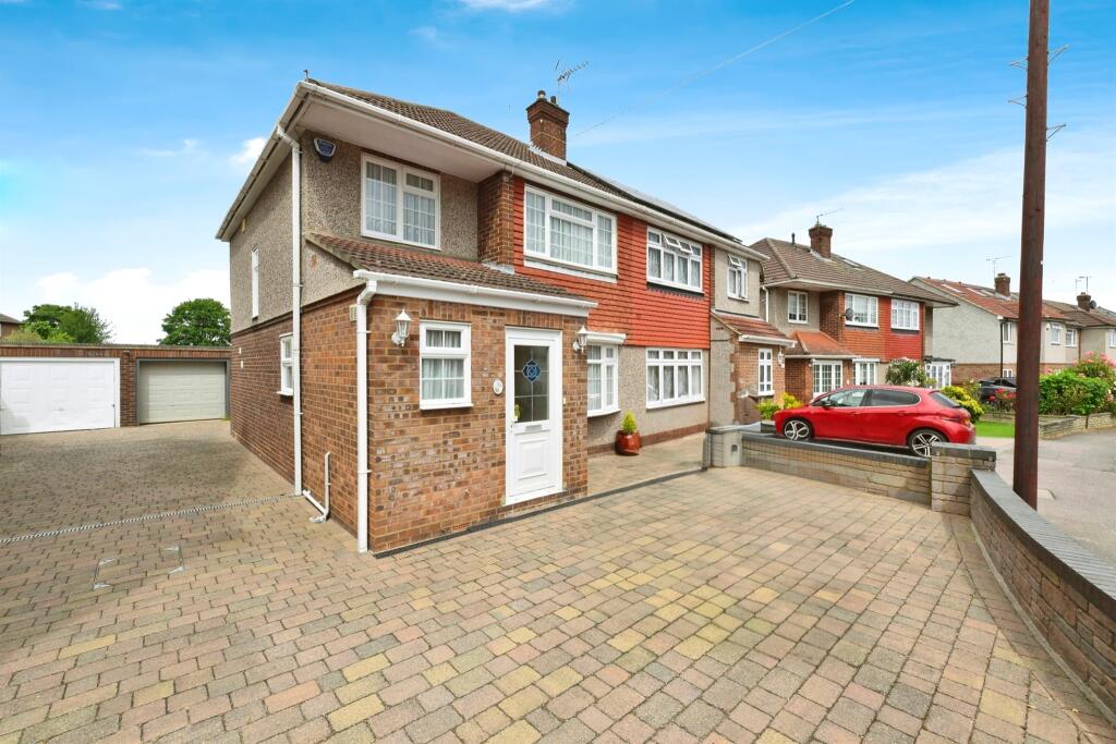 3 bedroom semidetached house for sale in Penton Drive, Cheshunt