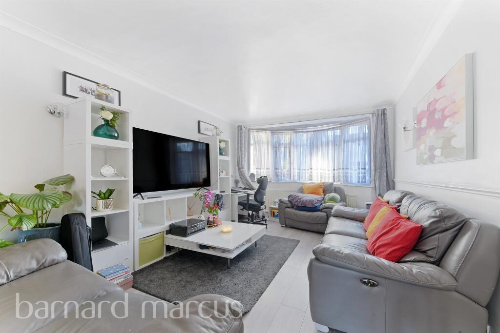 4 bedroom terraced house for sale in Heatherdene Close, Mitcham, CR4