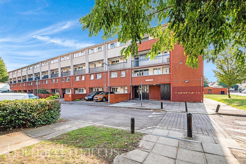 3 bedroom apartment for sale in Phipps Bridge Road, Mitcham, CR4