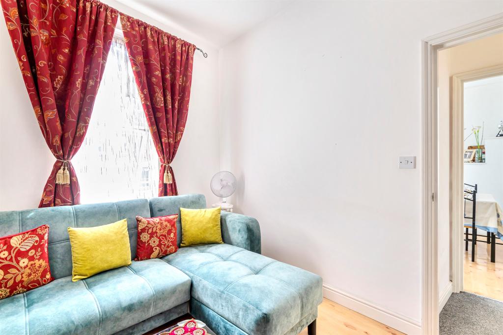 2 bedroom apartment for sale in Blackstock Road, Finsbury Park, N4