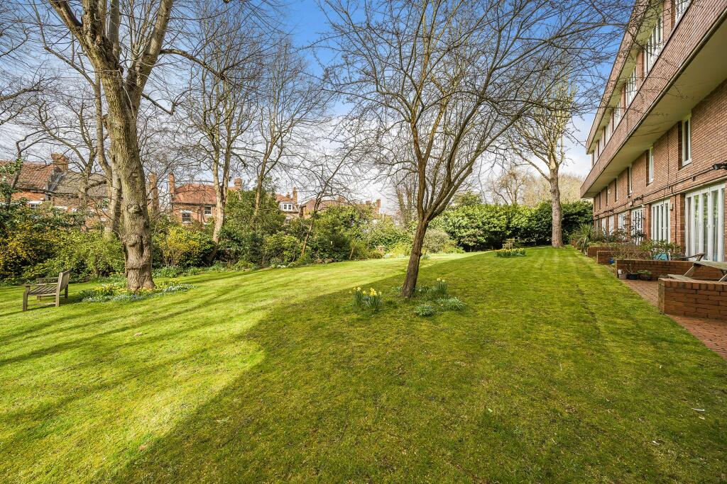 2 bedroom apartment for sale in Highgate Spinney, Crouch End, N8