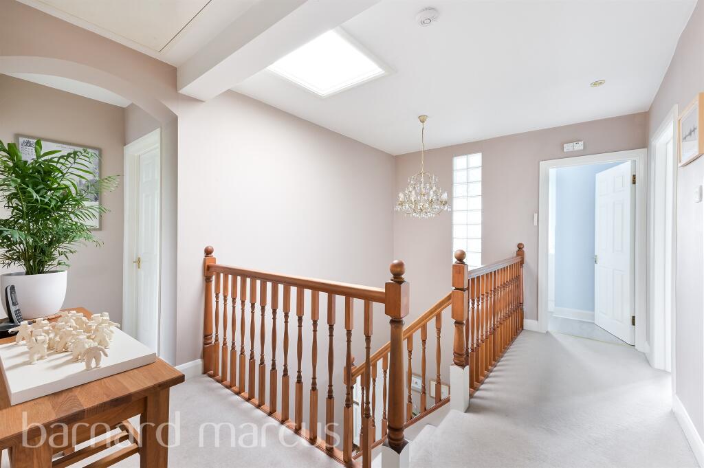 5 bedroom link detached house for sale in Motspur Park, NEW MALDEN, KT3