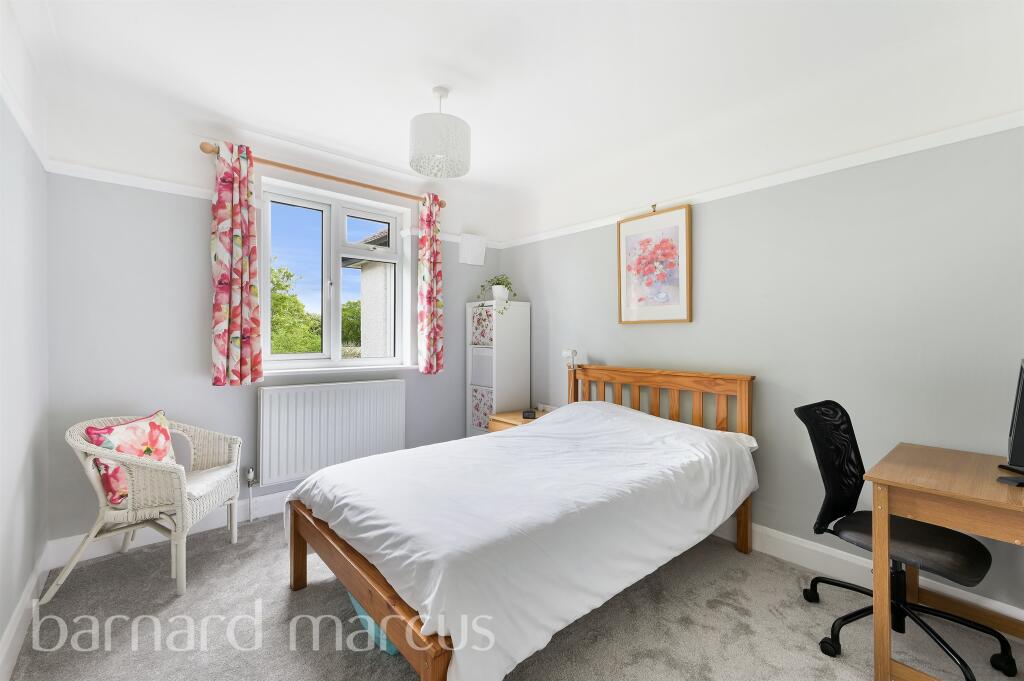 5 bedroom link detached house for sale in Motspur Park, NEW MALDEN, KT3