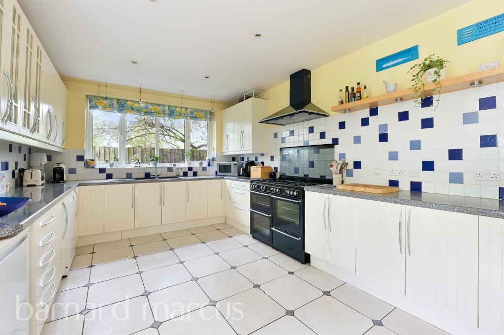 5 bedroom link detached house for sale in Motspur Park, NEW MALDEN, KT3