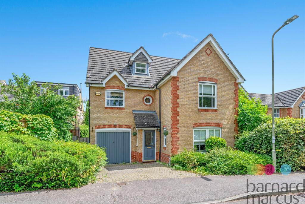 4 bedroom detached house for sale in Catterick Close, London, N11