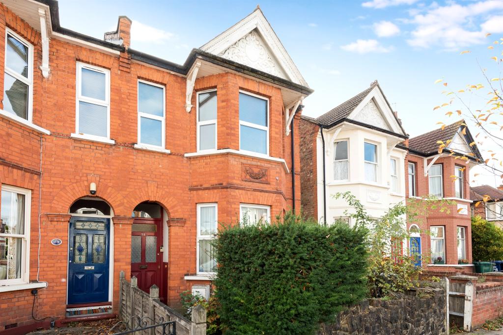 2 bedroom apartment for sale in Fallow Court Avenue, North Finchley, N12