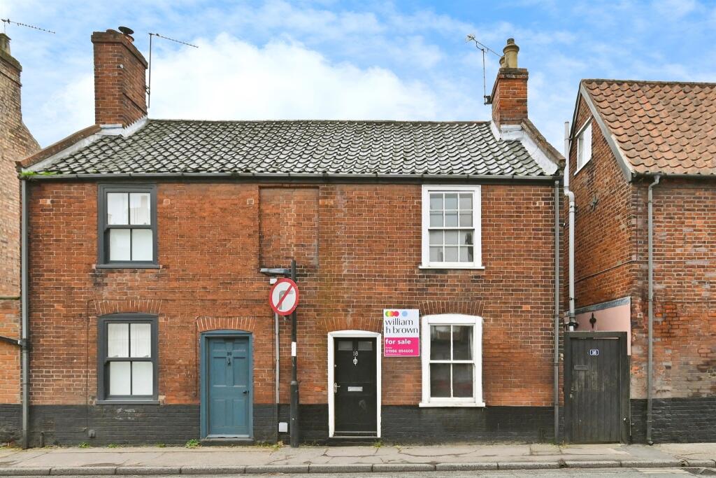 2 bedroom semidetached house for sale in Lower Olland Street, Bungay, NR35