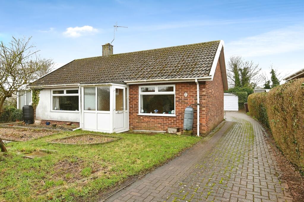 3 bedroom detached bungalow for sale in Black Horse Lane, Ditchingham