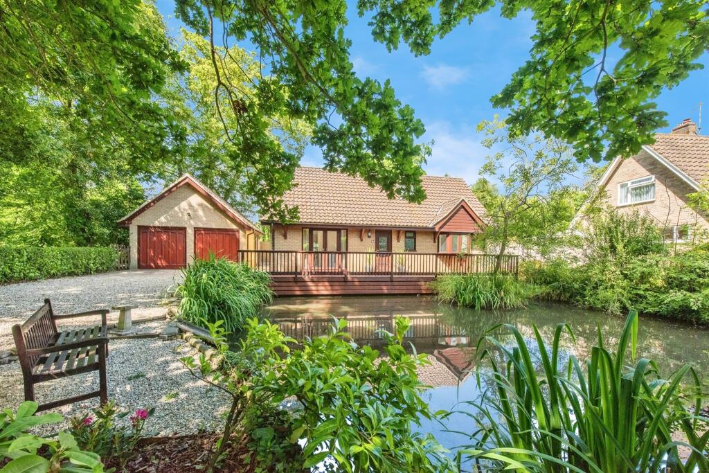 4 bedroom bungalow for sale in Conyers Way, Great Barton, Bury St. Edmunds, IP31