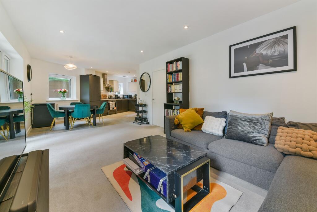 Additional property image - Selsdon Road, South Croydon
