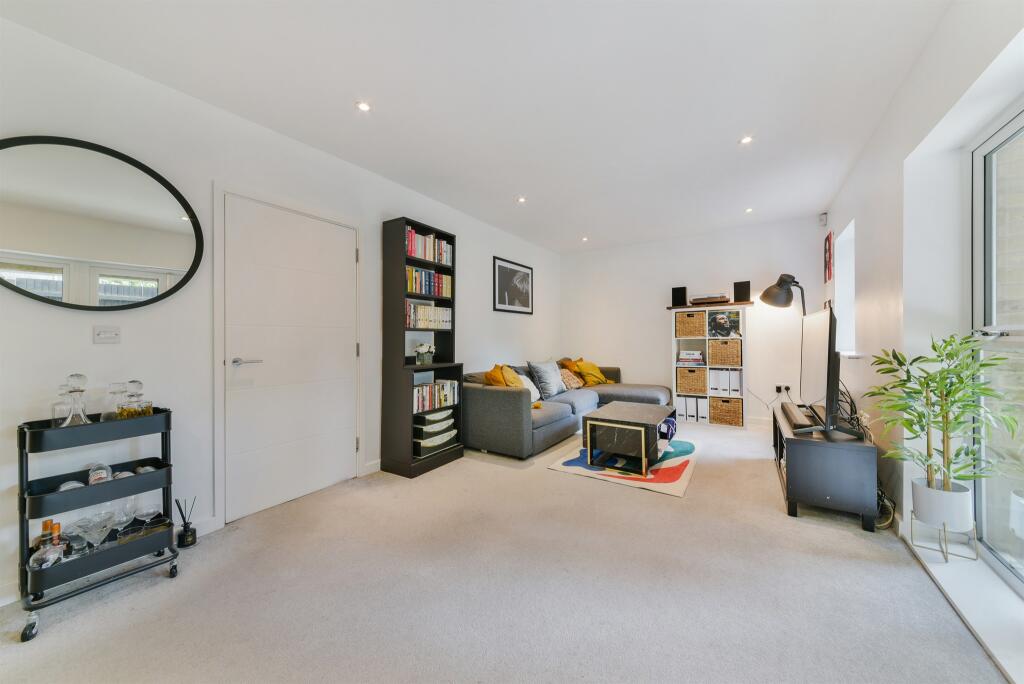 Additional property image - Selsdon Road, South Croydon