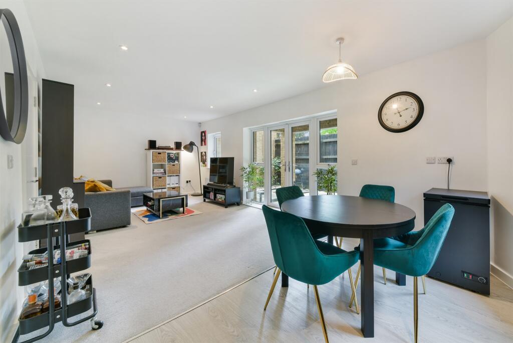 Additional property image - Selsdon Road, South Croydon