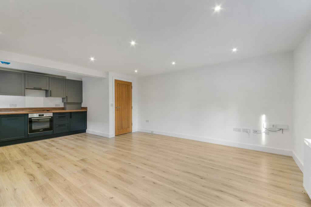 Additional property image - Kingswood Way, South Croydon