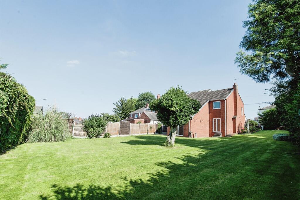 4 bedroom detached house for sale in Holes Lane, Knottingley, WF11