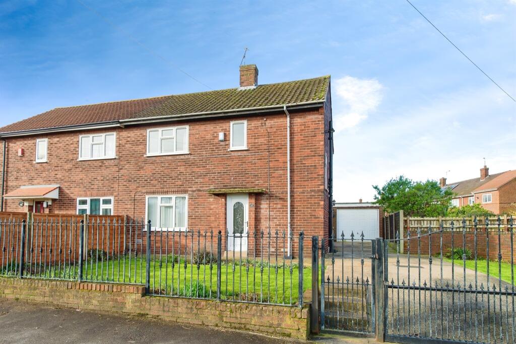 3 bedroom semidetached house for sale in Stansfield Drive, CASTLEFORD
