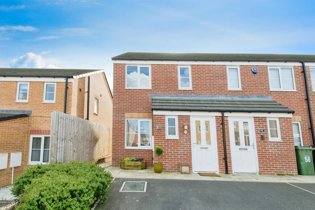 2 bedroom end of terrace house for sale in Taylor Road, CASTLEFORD, WF10
