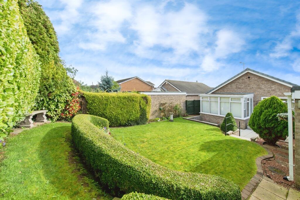 2 bedroom detached bungalow for sale in Hillcrest Avenue, Castleford, WF10