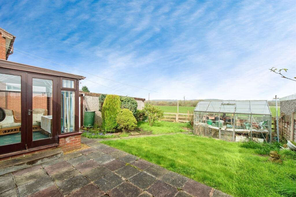 2 bedroom detached bungalow for sale in Lower Mickletown, Methley