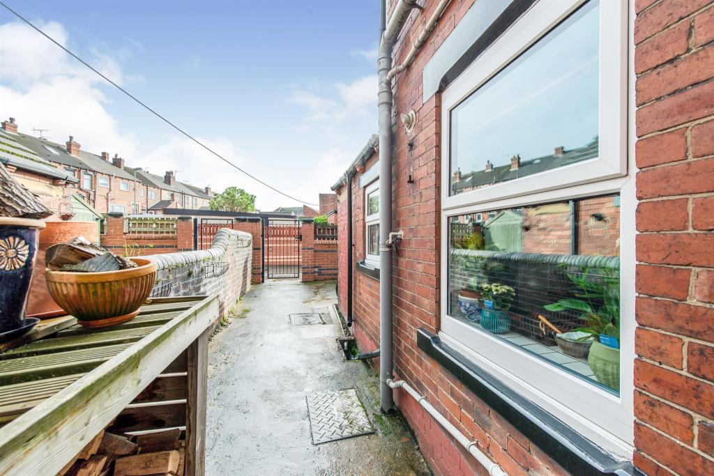 3 bedroom terraced house for sale in Savile Road, Castleford, WF10