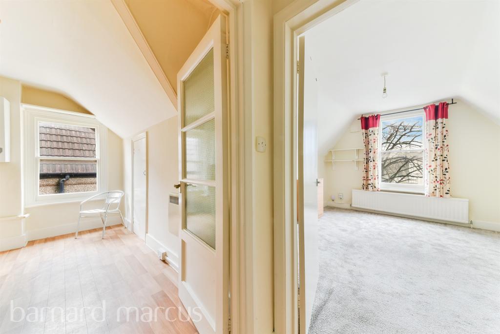 Studio flat for sale in Gleneldon Road, London, SW16
