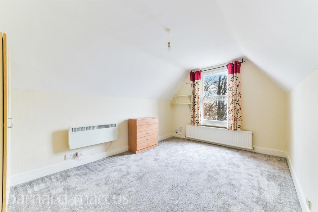 Studio flat for sale in Gleneldon Road, London, SW16