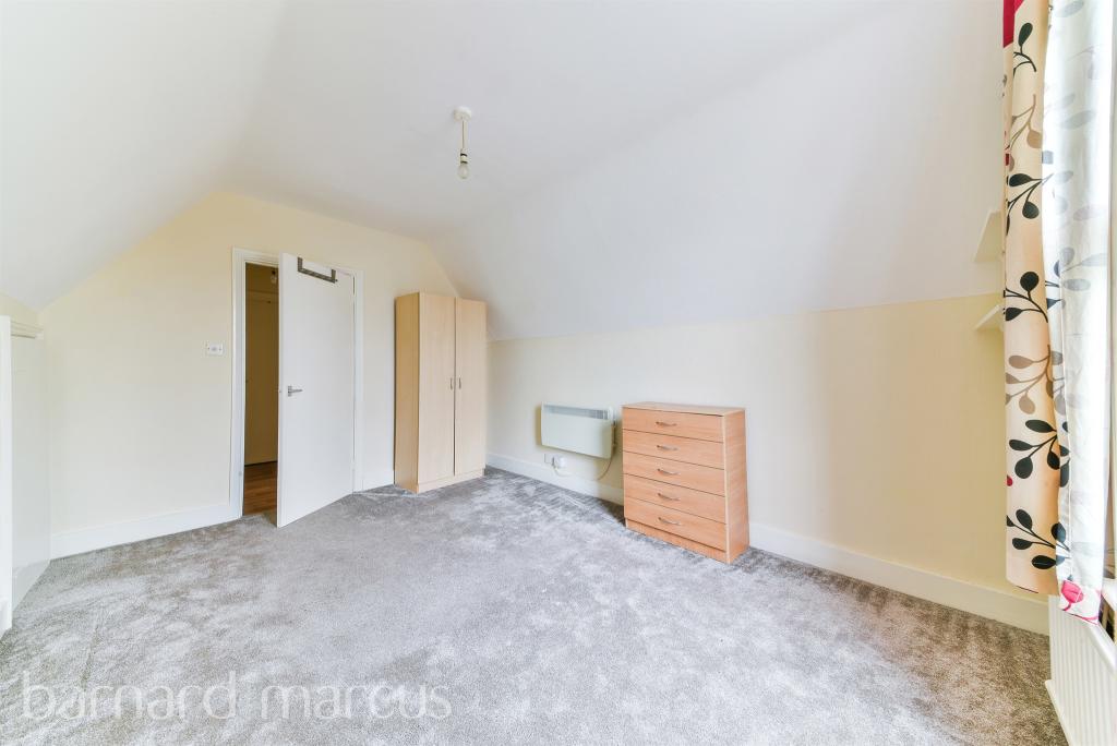 Studio flat for sale in Gleneldon Road, London, SW16