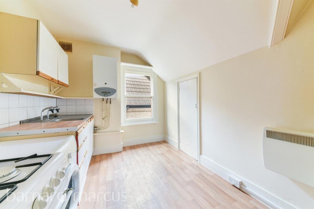 Studio flat for sale in Gleneldon Road, London, SW16