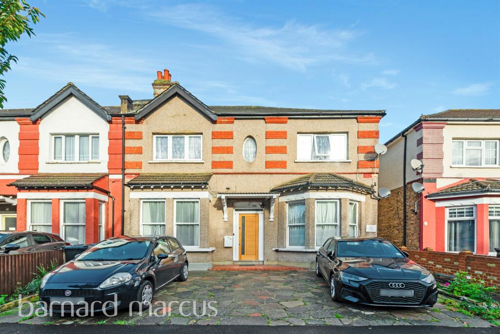 1 bedroom ground floor flat for sale in Beatrice Avenue London SW16