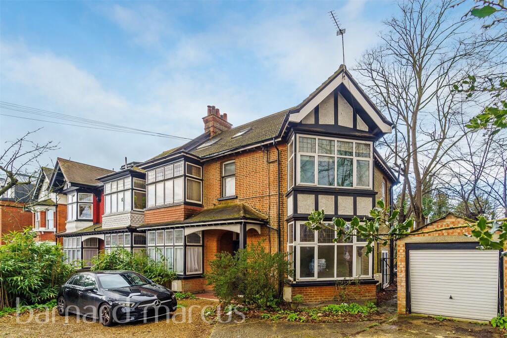 1 bedroom ground floor flat for sale in Conyers Road, London, SW16