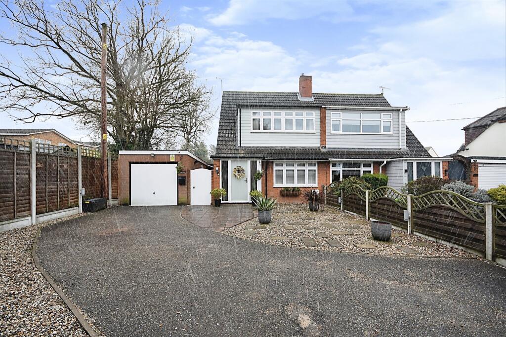 2 bedroom semidetached house for sale in Old Wickford Road, South