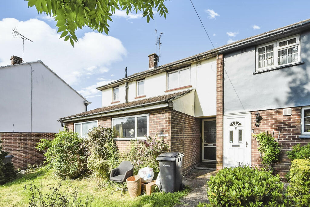 3 bedroom semi-detached house for sale in Pennine Road, Chelmsford, CM1