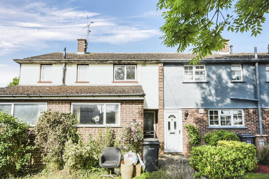 3 bedroom semidetached house for sale in Pennine Road, Chelmsford, CM1