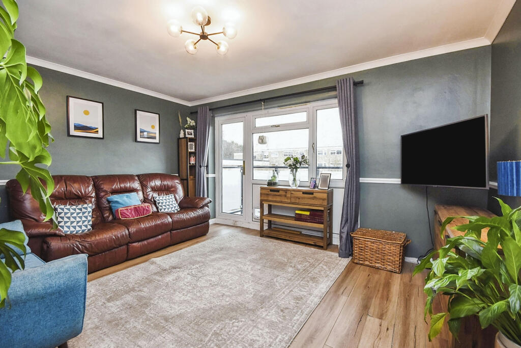 3 bedroom ground floor flat for sale in Patching Hall Lane, CHELMSFORD, CM1