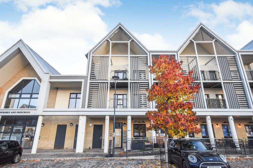 1 bedroom flat for sale in Centenary Way, Beaulieu Park, Chelmsford, CM1