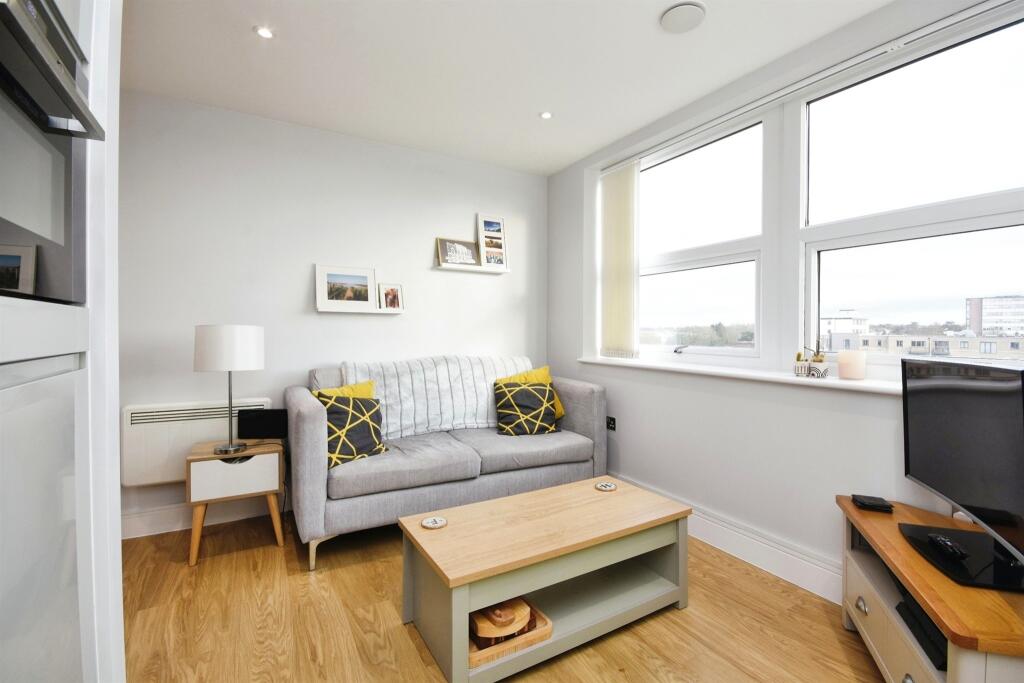 2 bedroom flat for sale in Springfield Road, CHELMSFORD, CM2